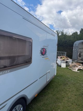 Se vende Caravana Dethleffs Camper 3 ambientes