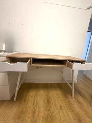 Escritorio madera marrón y blanco