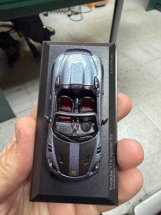 Tarmac Minichamps Porsche 718 Spyder rs gris