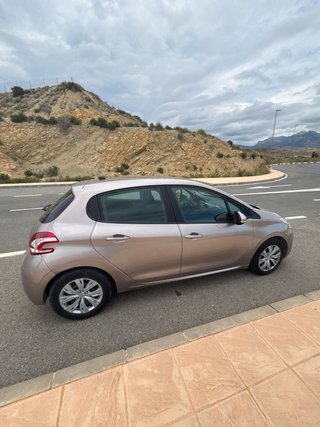 Peugeot 208 2013