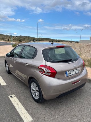 Peugeot 208 2013