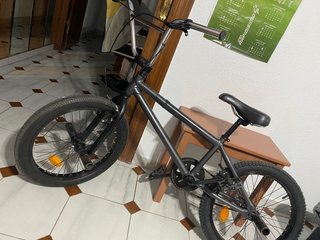 Bicicleta BMX gris