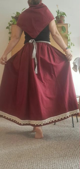 Falda94cm, delantal y pañuelo serrana, regional