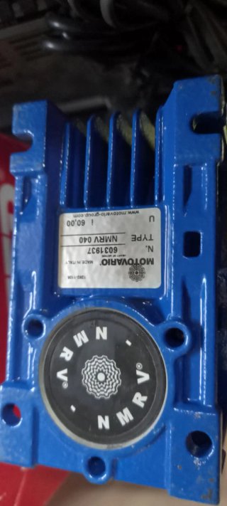 Motor reductor azul