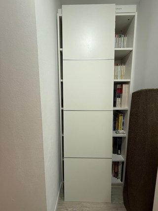 Muebles de dormitorio: cama, mesitas y cabecero