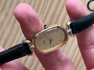 Reloj Seiko Mujer Cuarzo Dorado Ovalado