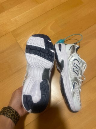 New Balance 530 Plata y Blanco