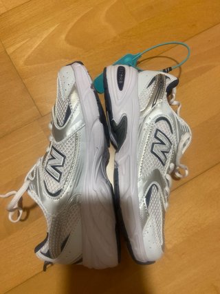 New Balance 530 Plata y Blanco