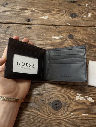 Cartera Guess de piel marrón