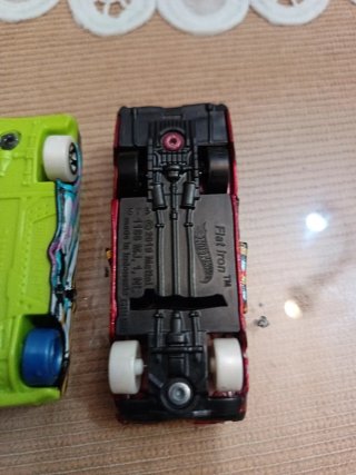 2 Coches Hot Wheels Aplastados