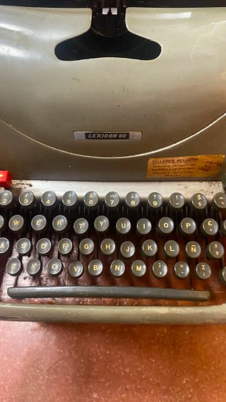 Máquina de escribir Hispano Olivetti Lexicon 80