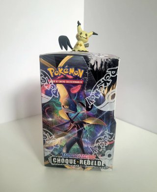 Booster Choque Rebelde 18 sobres Pokémon TCG