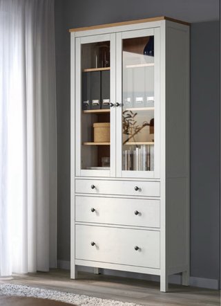 Vitrina con cajones de madera y cristal