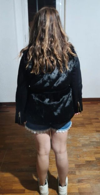 Abrigo negro con pelo sintético