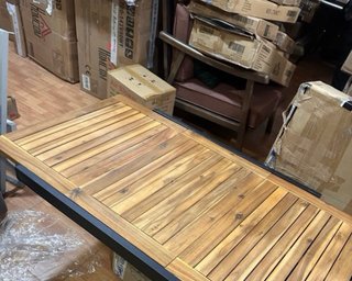 Tavolo da giardino allungabile in legno e metallo
