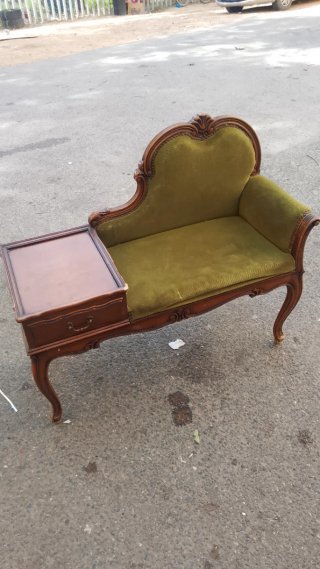 Sillón teléfono vintage madera y terciopelo