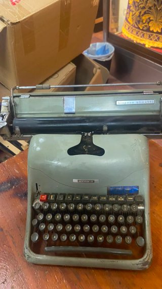 Máquina de escribir Olivetti Lexicon 80