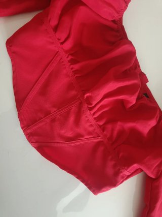 Top corto Shein rosso maniche lunghe