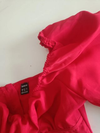 Top corto Shein rosso maniche lunghe