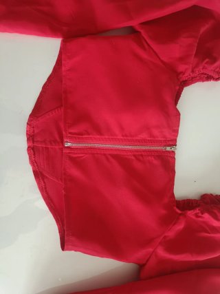 Top corto Shein rosso maniche lunghe