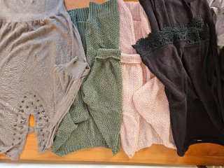 Consegna di abbigliamento da donna taglia 40 - 20 maglioni