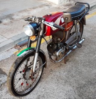 Moto Moped Antigua Roja y Blanca