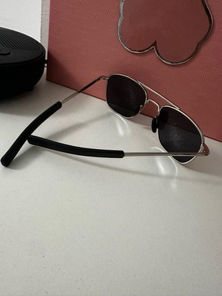 Gafas de sol aviador plateadas y negras