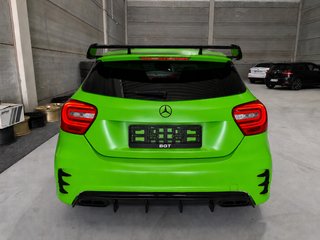 Mercedes-Benz Clase A45 AMG buckets y techo