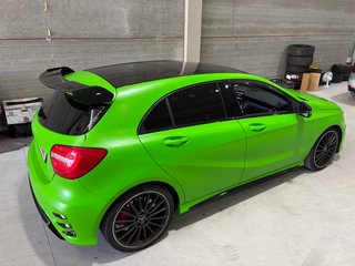 Mercedes-Benz Clase A45 AMG buckets y techo