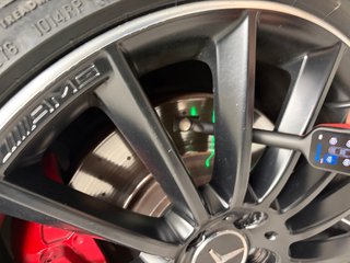 Mercedes-Benz Clase A45 AMG buckets y techo