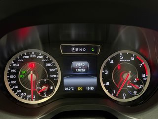 Mercedes-Benz Clase A45 AMG buckets y techo