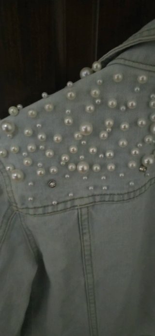 Chaqueta vaquera con perlas Talla M