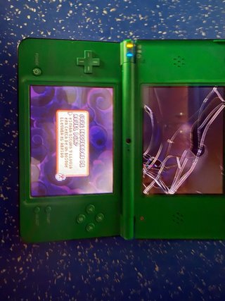 Nintendo DSi XL Verde