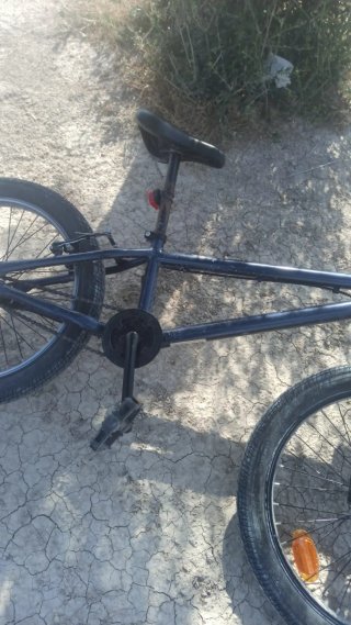 Bicicleta BMX grigia