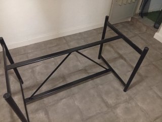Estructura de mesa de acero negra