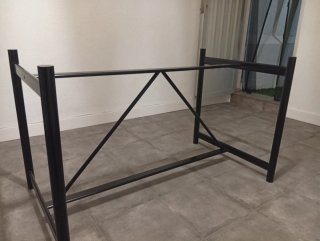 Estructura de mesa de acero negra