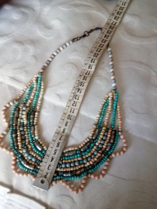Collar Artesanía piedras y metal turquesa beige