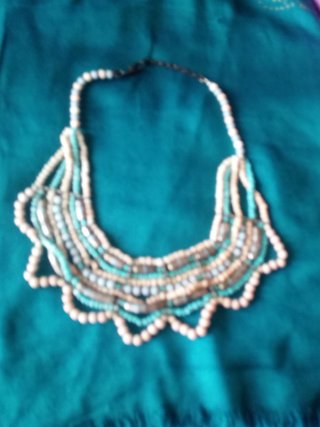 Collar Artesanía piedras y metal turquesa beige