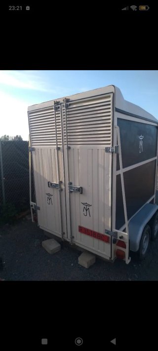Arreglos y pintura de remolques