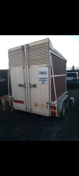 Arreglos y pintura de remolques