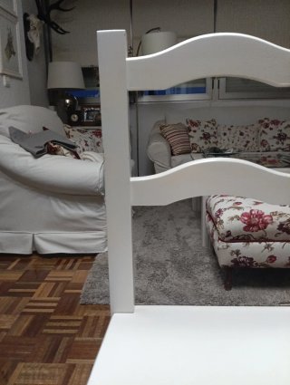 Silla de madera lacada en blanco