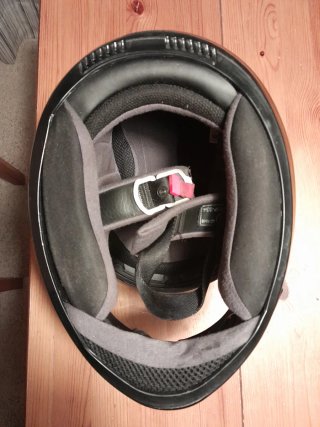 Casco de moto negro