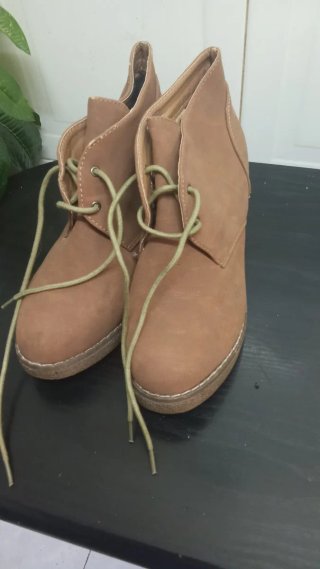Botines marrones con cordones