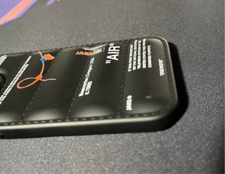 Cover nera in silicone bombata iPhone 13 e 13 Pro
