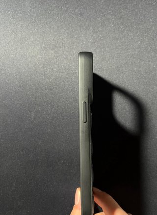 Cover nera in silicone bombata iPhone 13 e 13 Pro