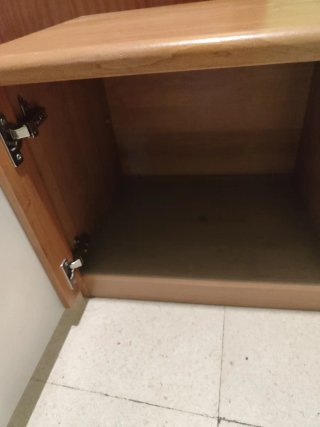 Mesillas de noche de madera y cristal
