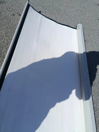 Toldo blanco de plástico