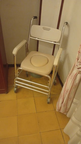 Mueble de madera con cajones
