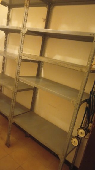 Mueble de madera con cajones
