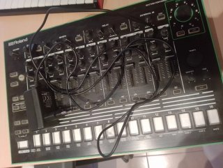 Caja de ritmos Roland TR-8